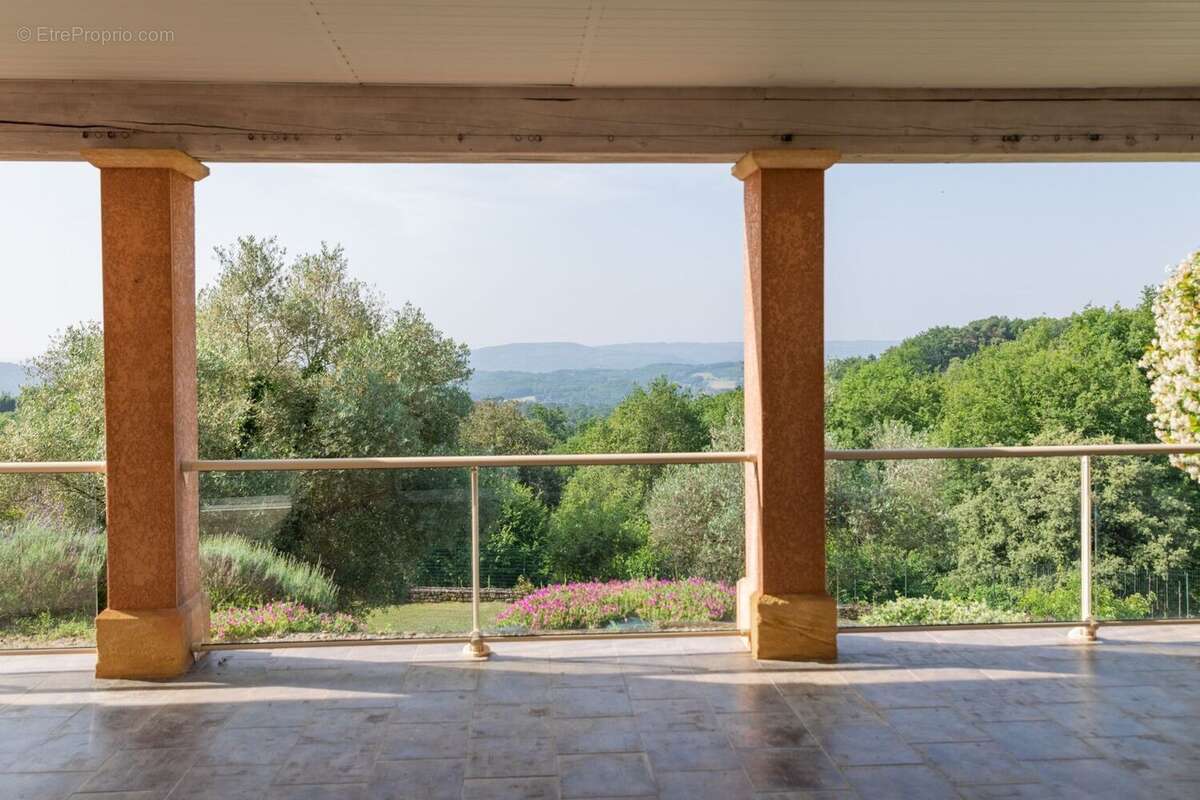 Demeure contemporaine, piscine intérieure, et terrain clos - photo 2