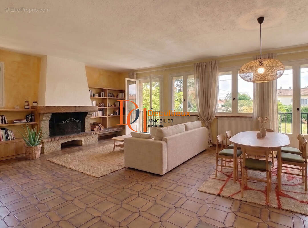 Maison 148 m² à Saint-Genis-Les-Ollieres  - photo 5