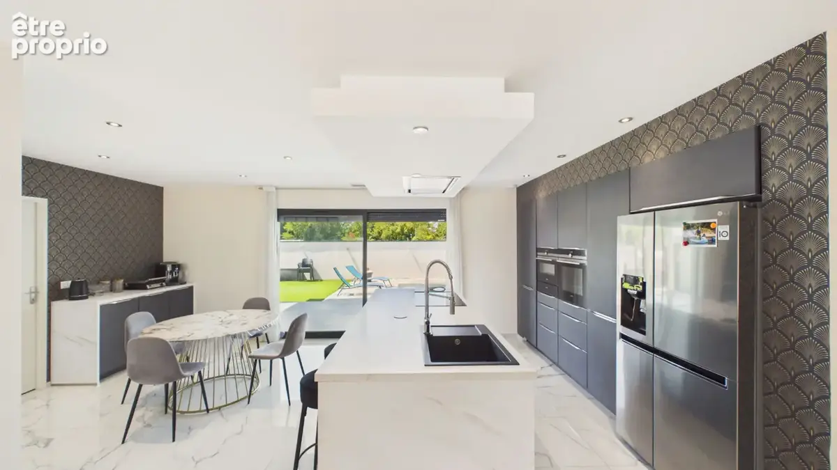 Maison re 2020 de plain pied de 152 m² avec piscine et pool house - photo 3