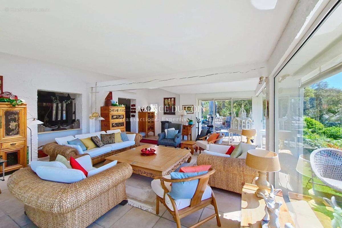 Maison à LE MUY