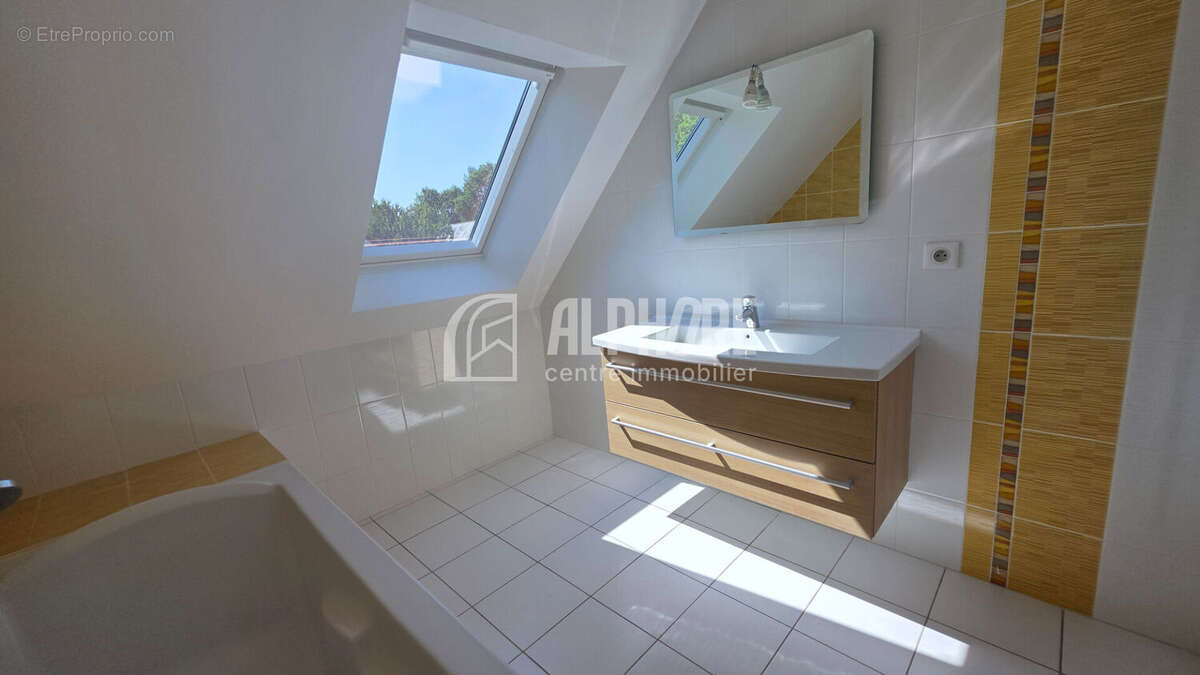 Maison contemporaine sous le signe de la lumière et du confort - 5 pièces - Saint-André-des-Eaux - photo 12
