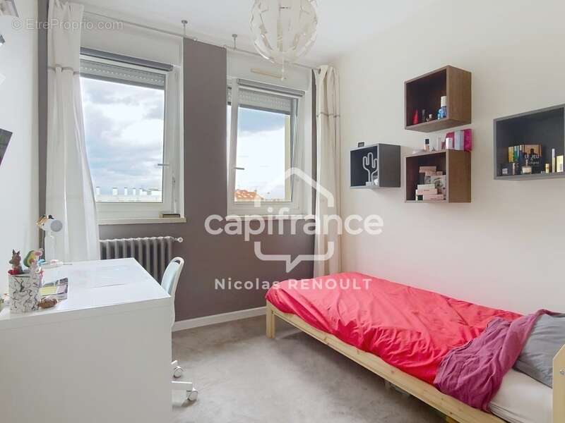 Appartement à COURBEVOIE
