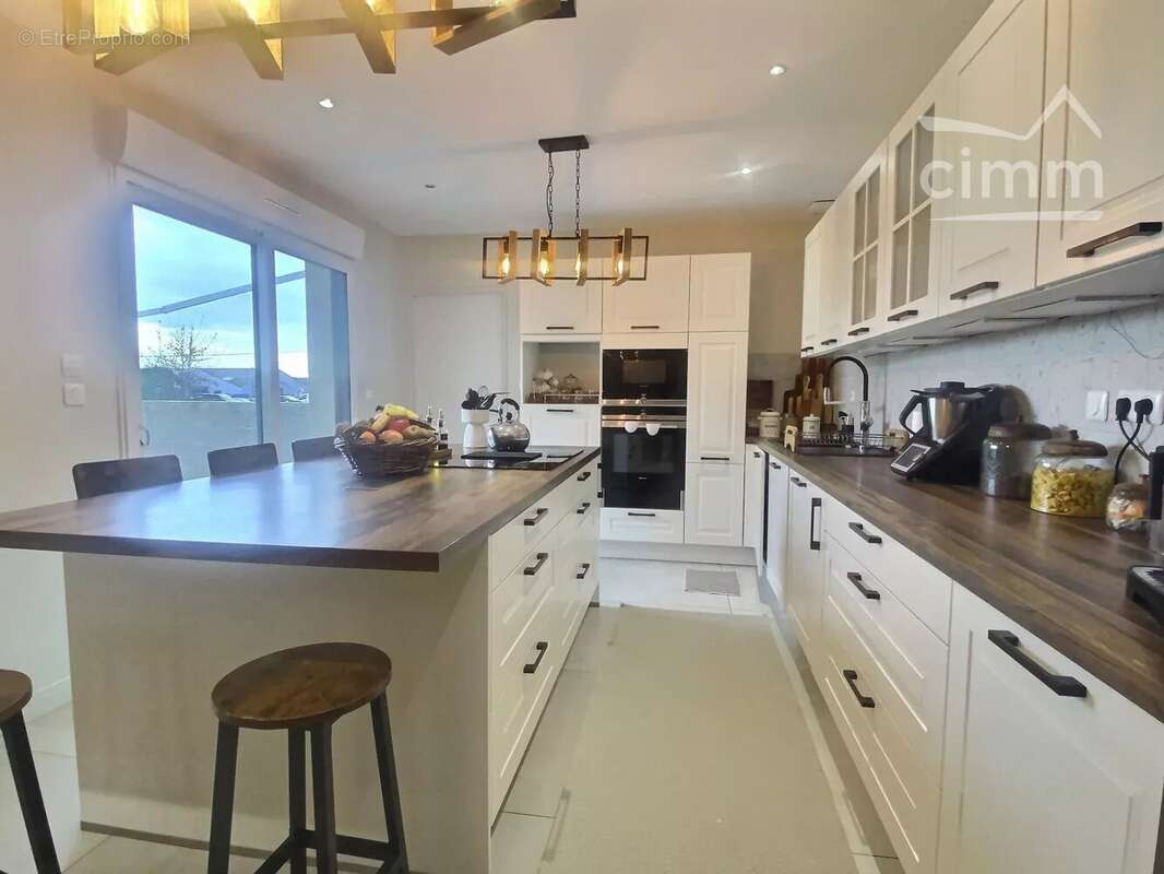 Maison à SAINT-SULPICE-DE-POMMERAY