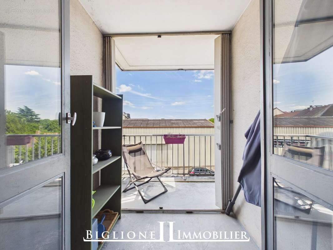 Appartement à VAUJOURS