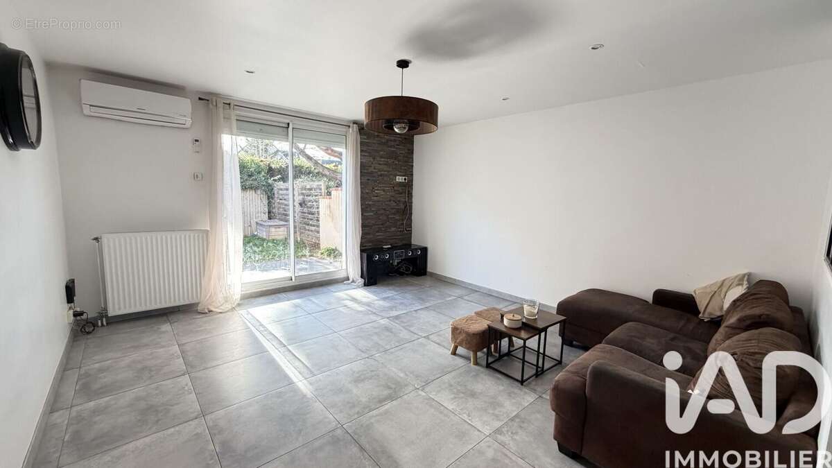 Photo 2 - Maison à VERT-SAINT-DENIS