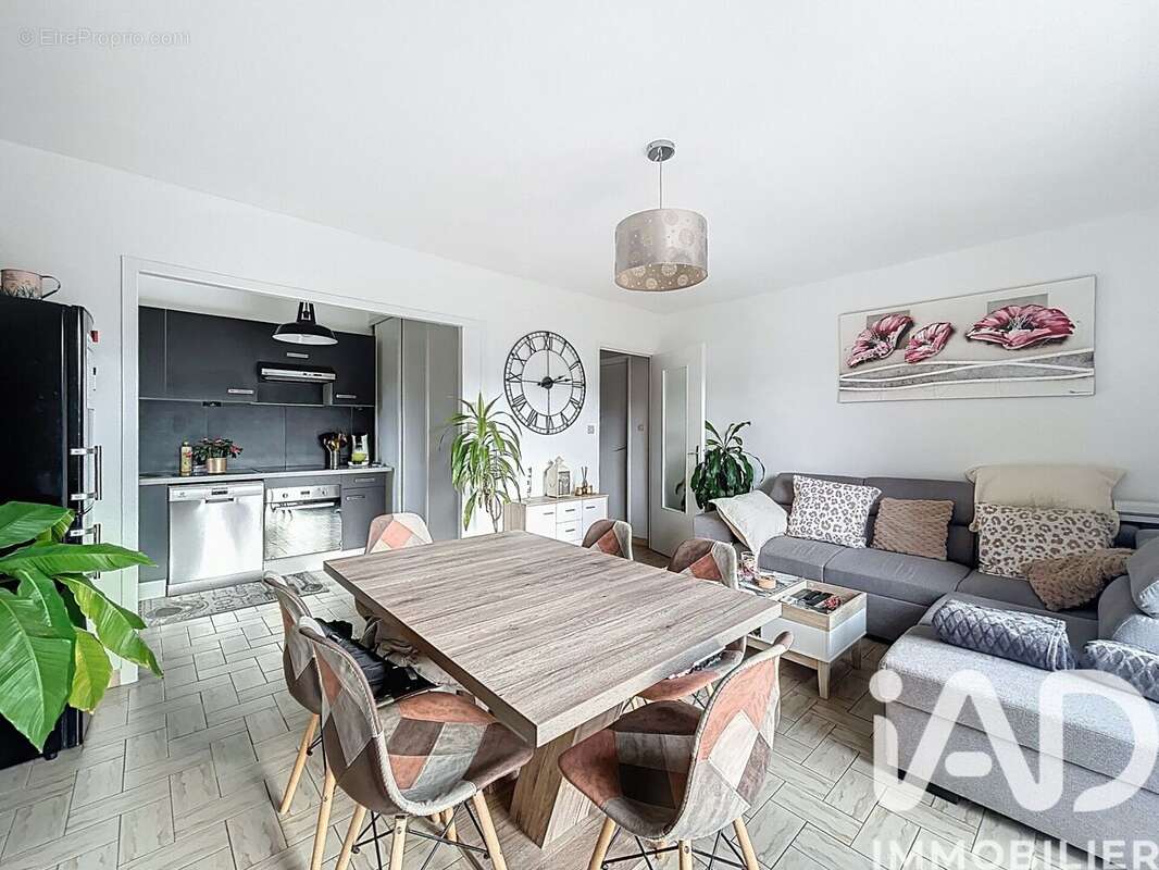 Photo 3 - Appartement à UNIEUX
