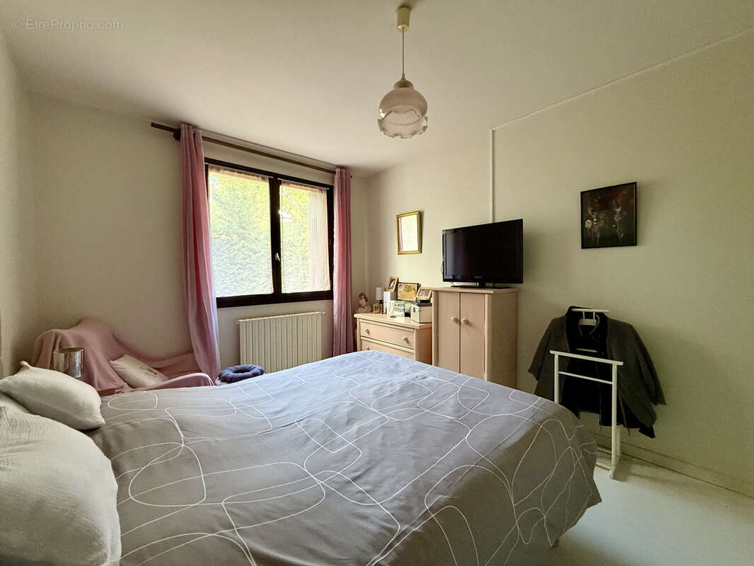 Maison à SAINTE-FOY-DE-PEYROLIERES