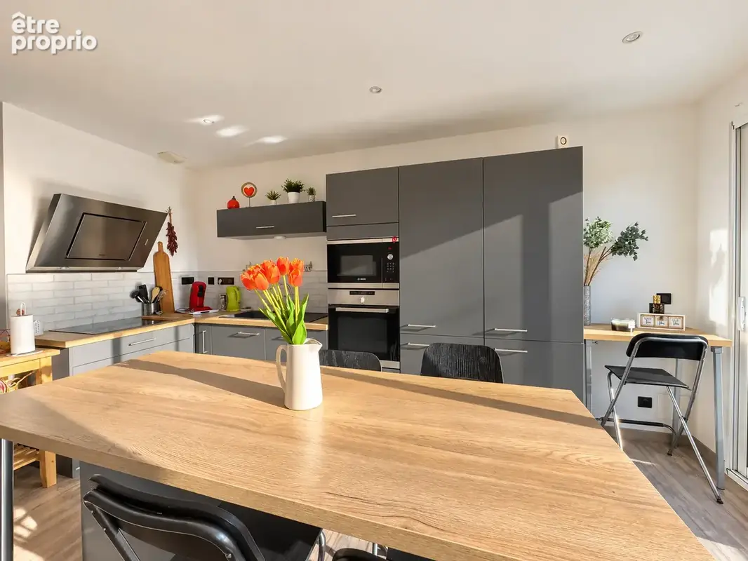maison mitoyenne, entièrement rénovée en 2015 avec terrasse et garage - photo 3