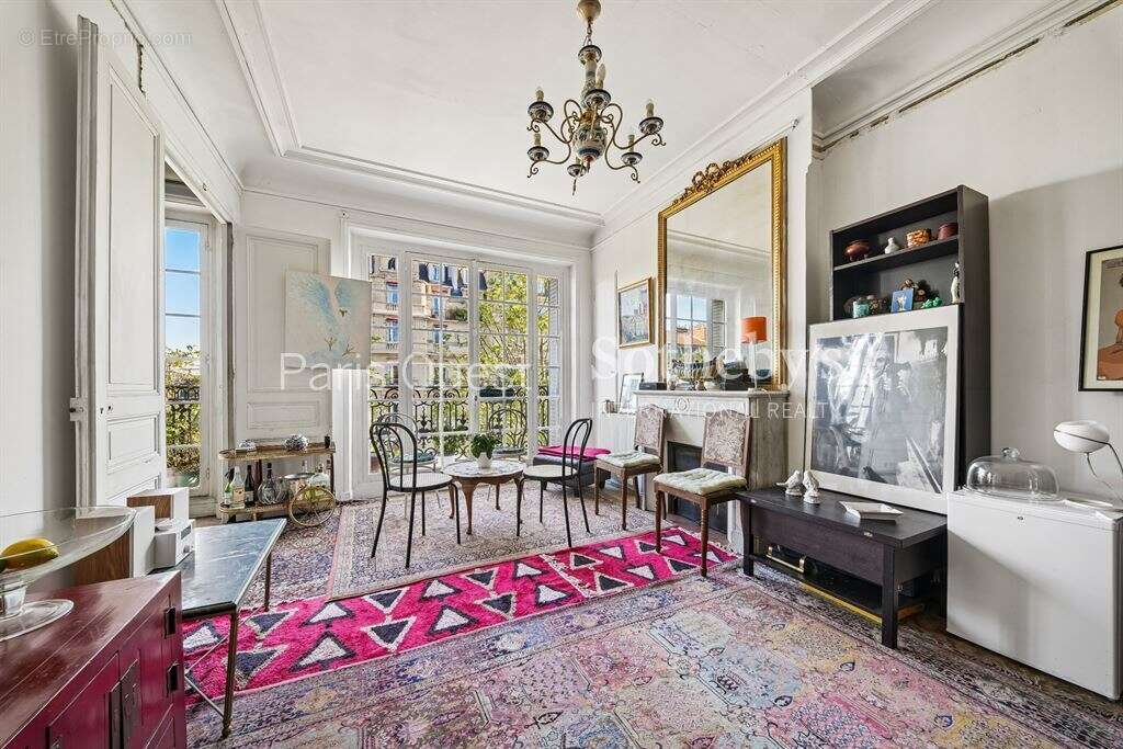 Appartement à NEUILLY-SUR-SEINE