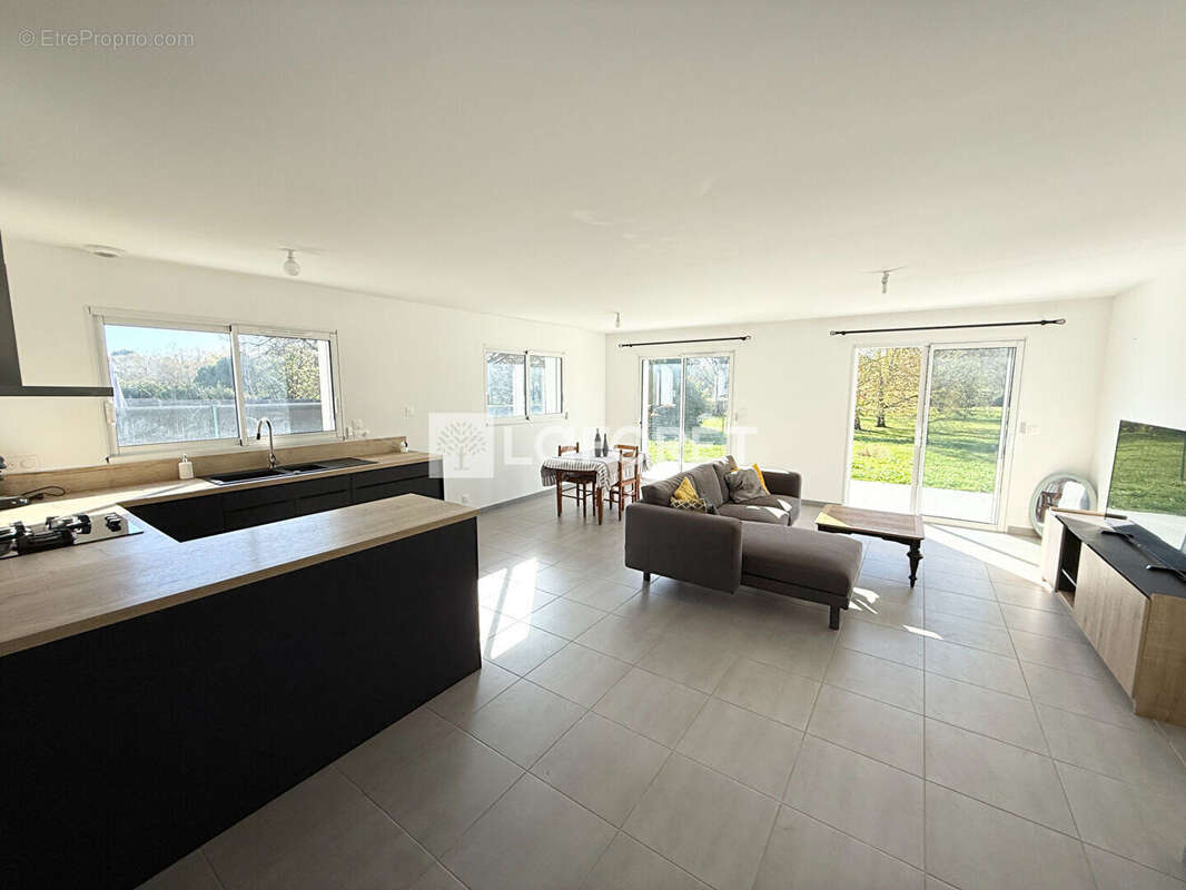 Maison à PUJOLS-SUR-CIRON