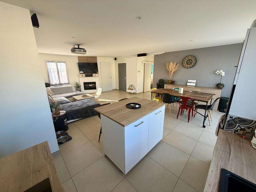Maison Semussac 5 pièce(s) 92 m2 plain pied - photo 4