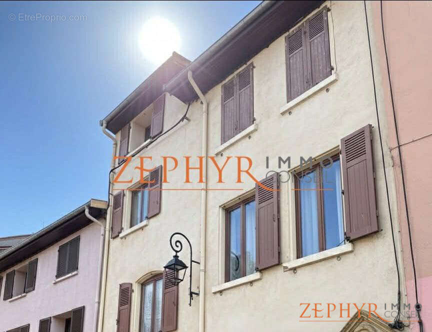 Appartement à L'ARBRESLE