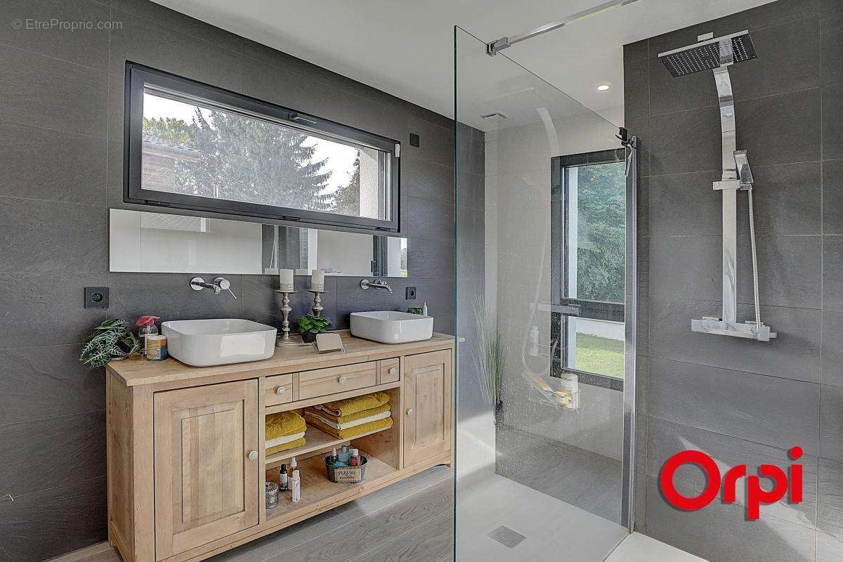 Maison à FONTAINES-SAINT-MARTIN