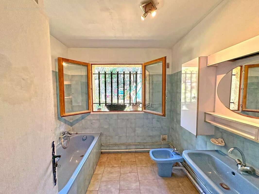 Maison à ROQUEFORT-LES-PINS