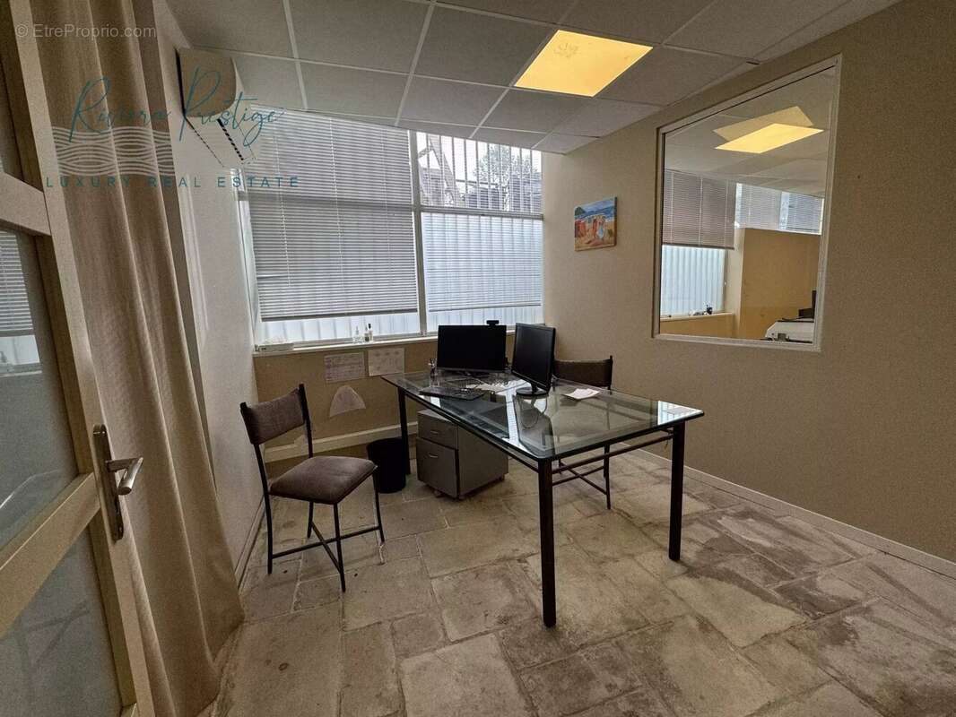 Commerce à MOUANS-SARTOUX