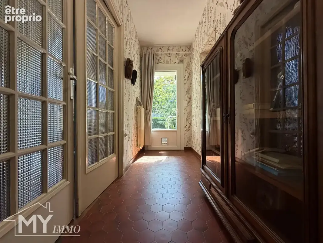 VÉLINES - Maison de plain-pied avec 3 chambres - photo 3