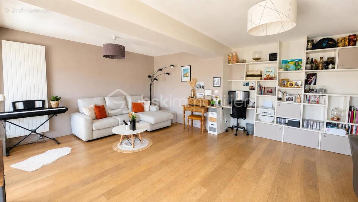 Appartement à SAINT-LAURENT-DU-VAR