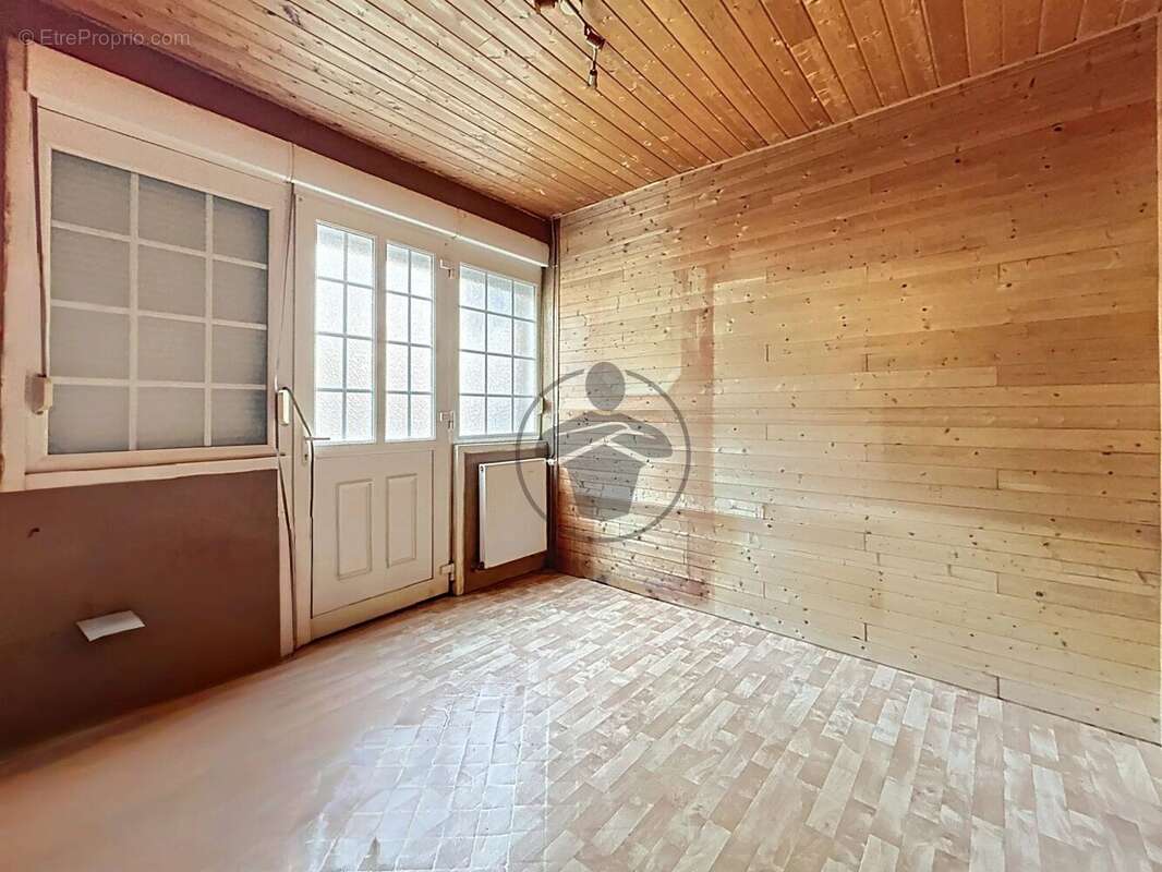 Maison à MONTBREHAIN