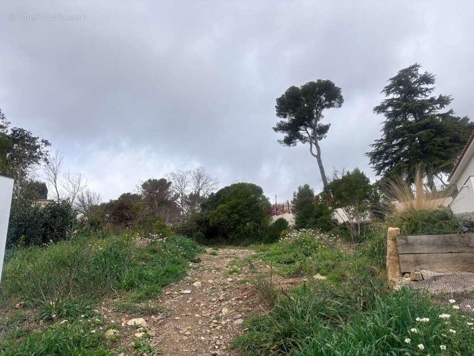 Terrain à AIX-EN-PROVENCE