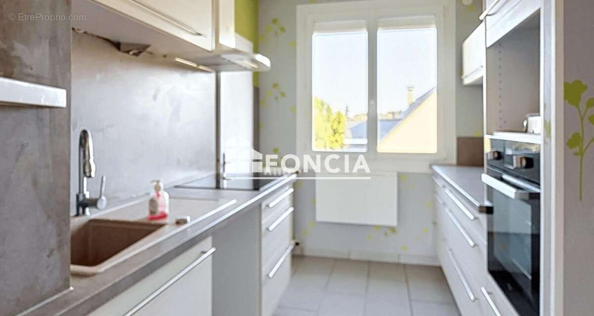 Appartement entièrement rénové avec balcon plein sud - photo 2
