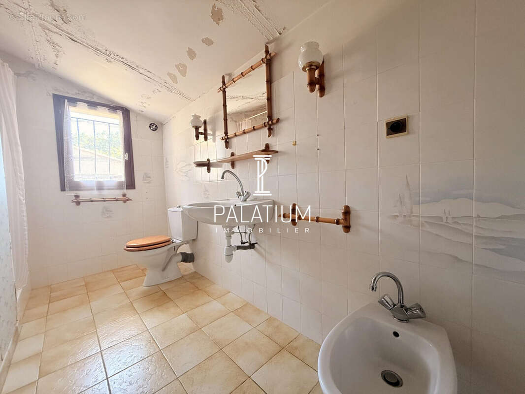 Salle d&#039;eau  - Maison à SISTERON