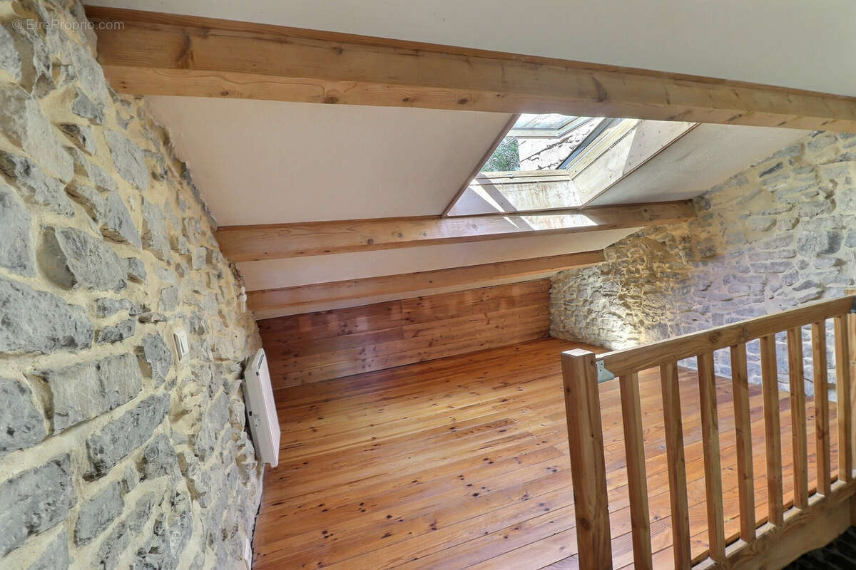 Maison à SAINT-BAUZILLE-DE-MONTMEL