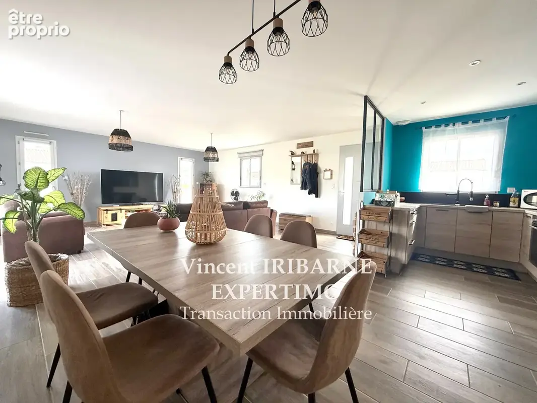 Maison de Plain-Pied, Garage et Jardin - photo 2