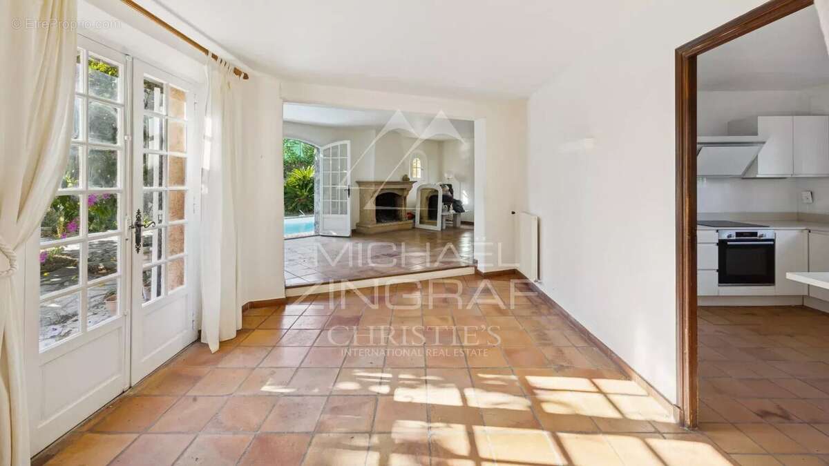 Maison à MANDELIEU-LA-NAPOULE