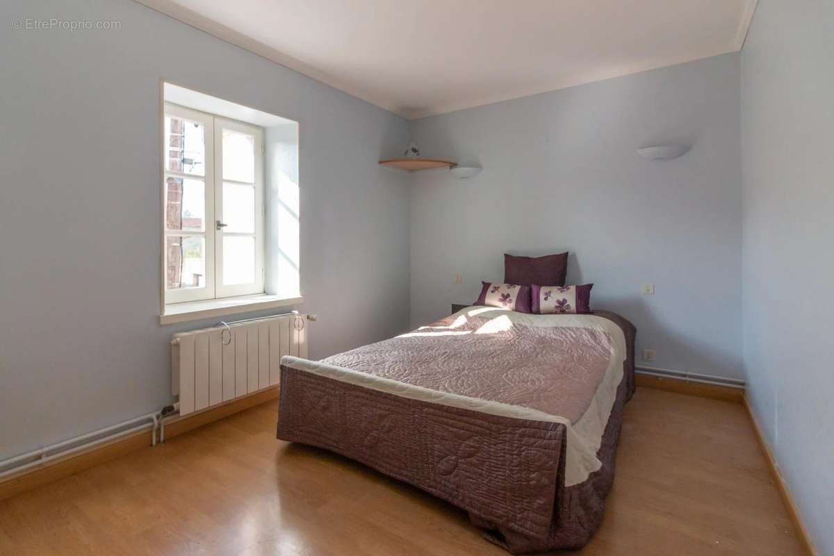 Maison à SAINT-MEME-LES-CARRIERES