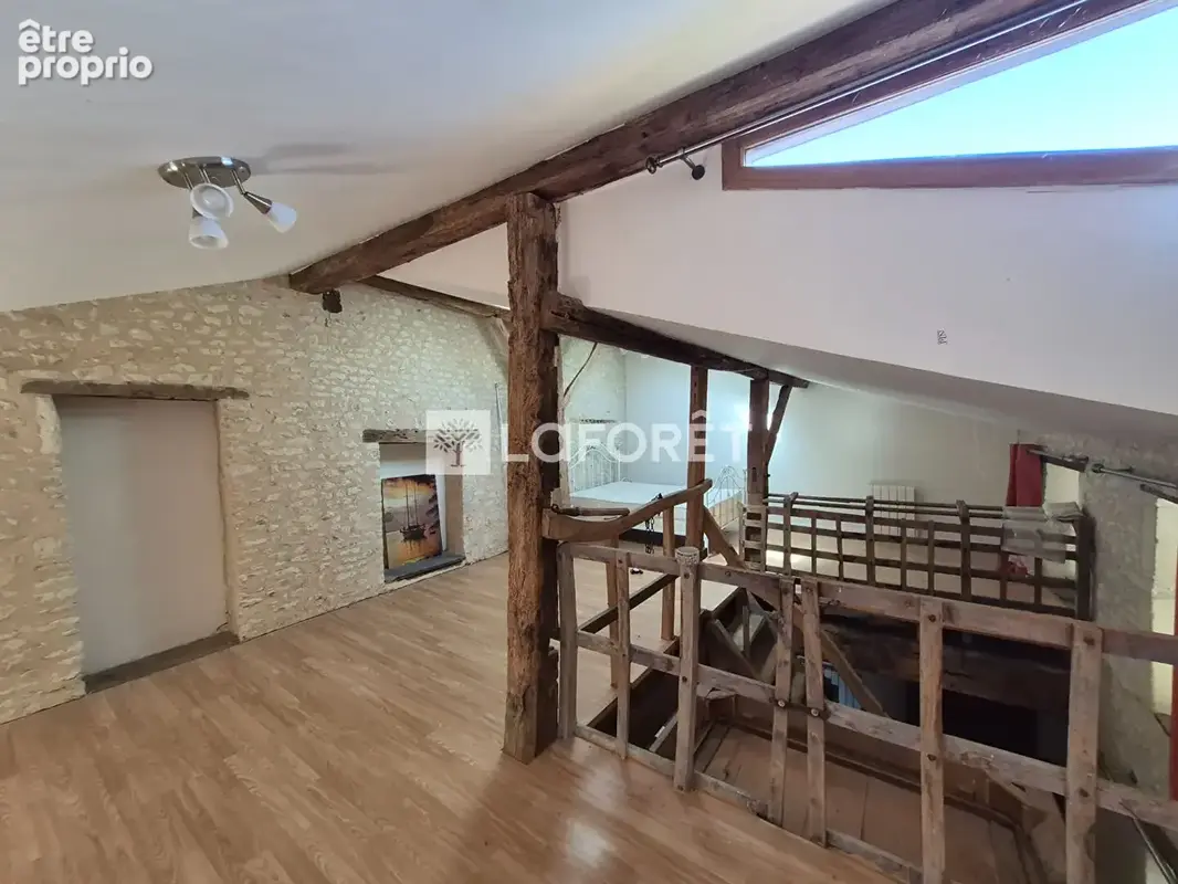 Maison d'habitation avec 2 gîtes au calme et garage. - photo 11