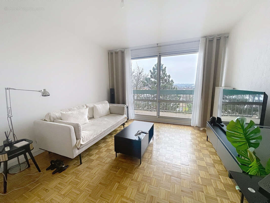 Appartement à SAINT-GENIS-LAVAL