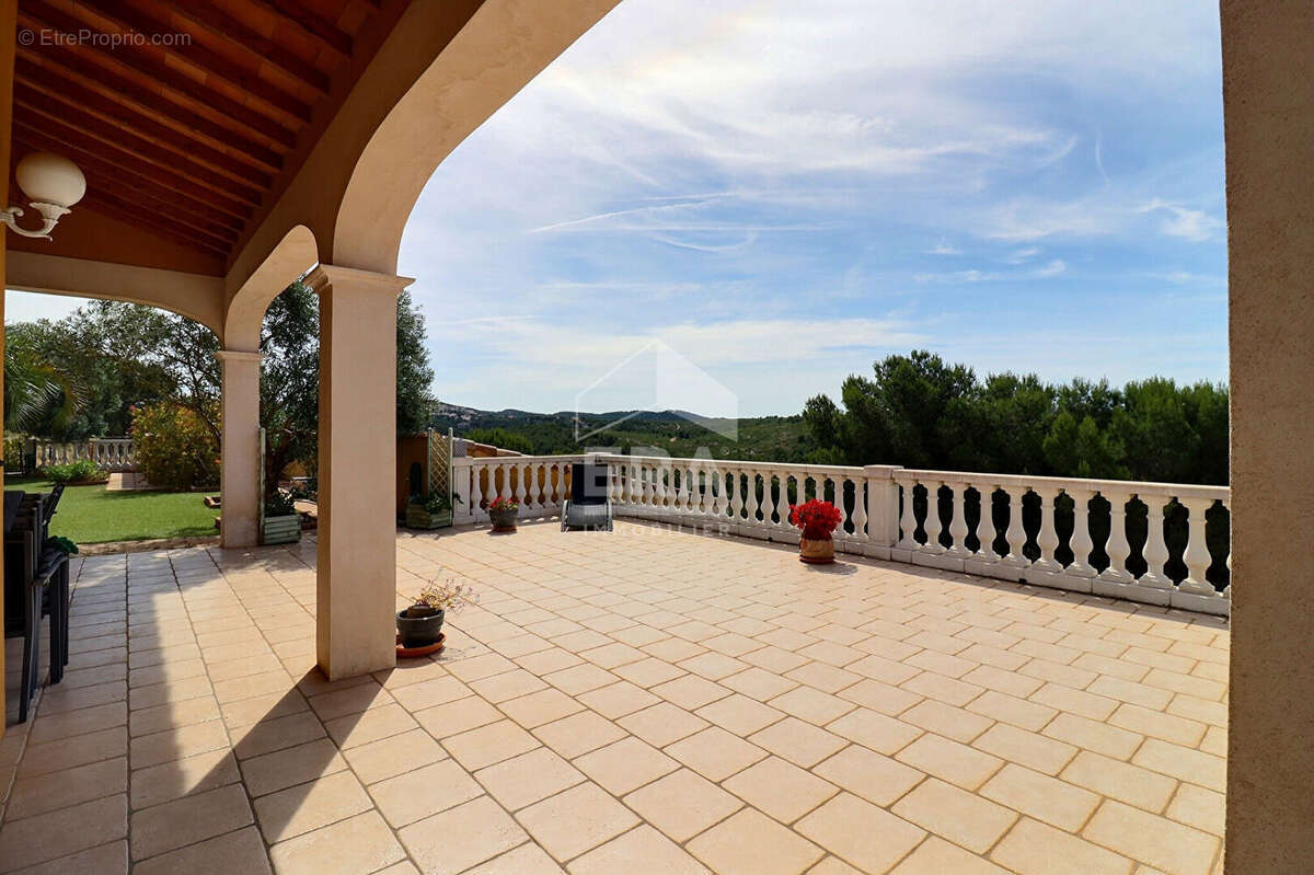 Maison à ENSUES-LA-REDONNE