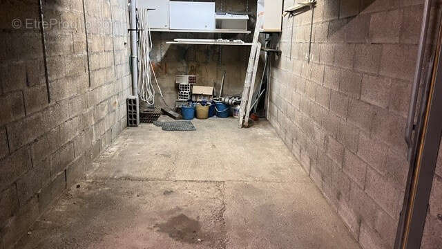 Golfe juan garage a vendre situe aveneue de belgique acces facile - photo 3