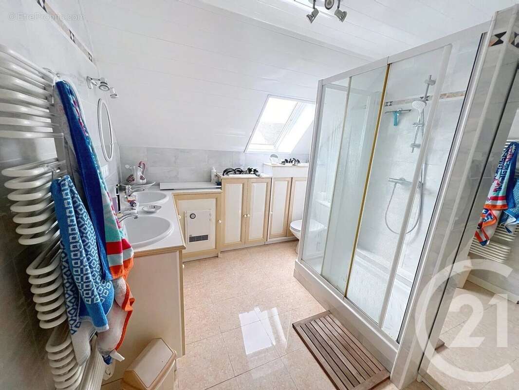 Maison à LE THILLAY