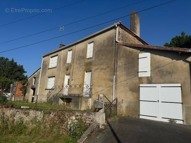 Maison à SAINT-CYR-DES-GATS