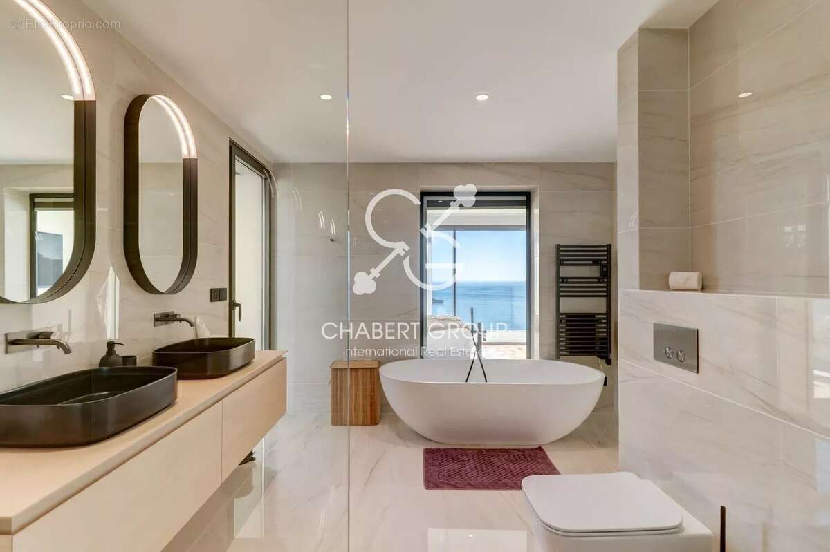 Appartement à ROQUEBRUNE-CAP-MARTIN