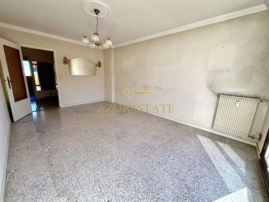 Appartement à SAINT-LAURENT-DU-VAR