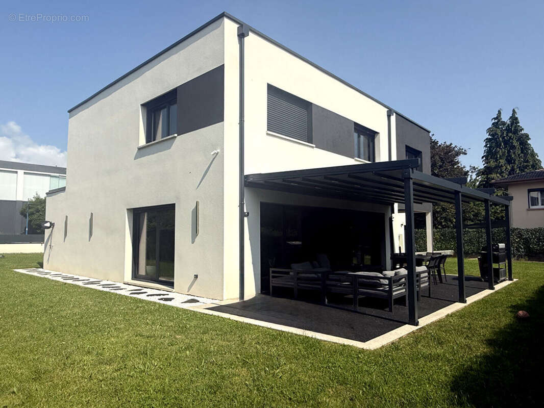Maison à MIRECOURT