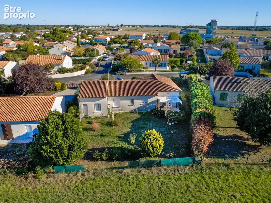 Saint-savinien   maison de plain-pied de 97 m2   grand garage   terrain de 719 m2 - photo 1