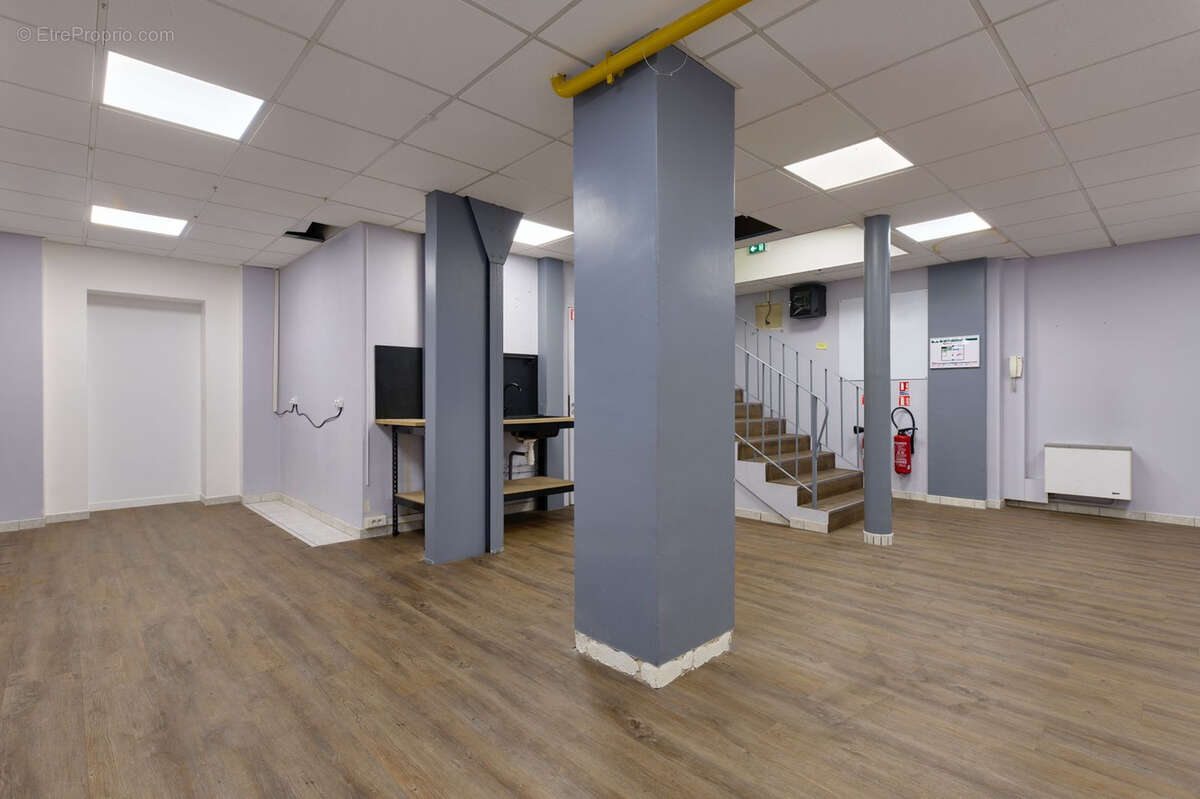 Commerce à PARIS-9E