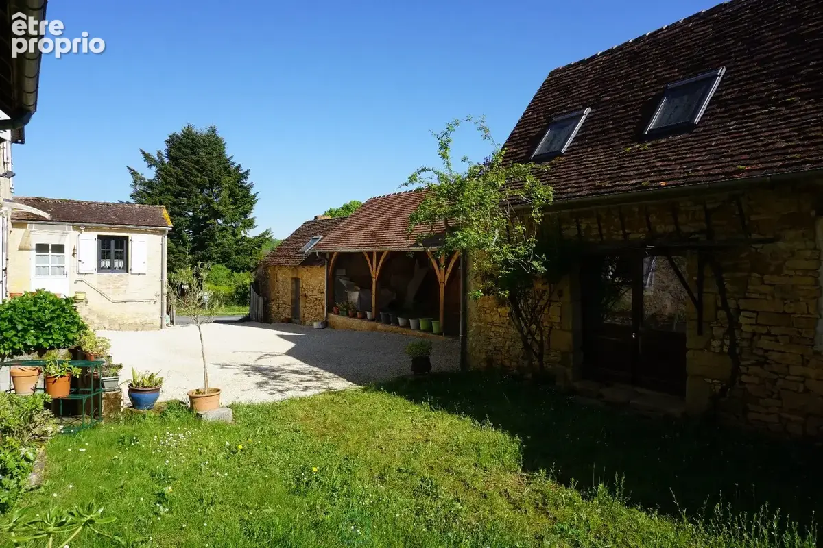Superbe ensemble immobilier du XIXe siècle situé au coeur de la nature préservée du Périgord vert. - photo 6