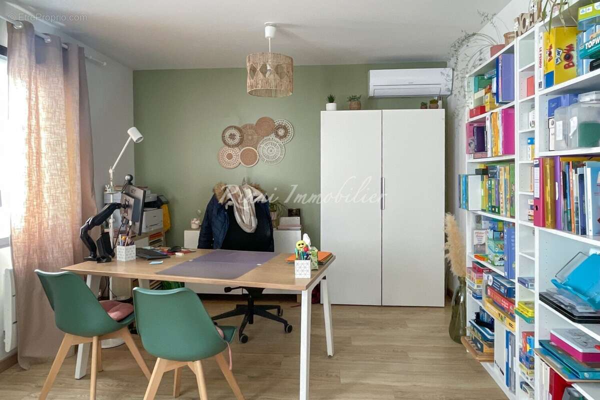 Appartement 220 m² à Robion  - photo 7