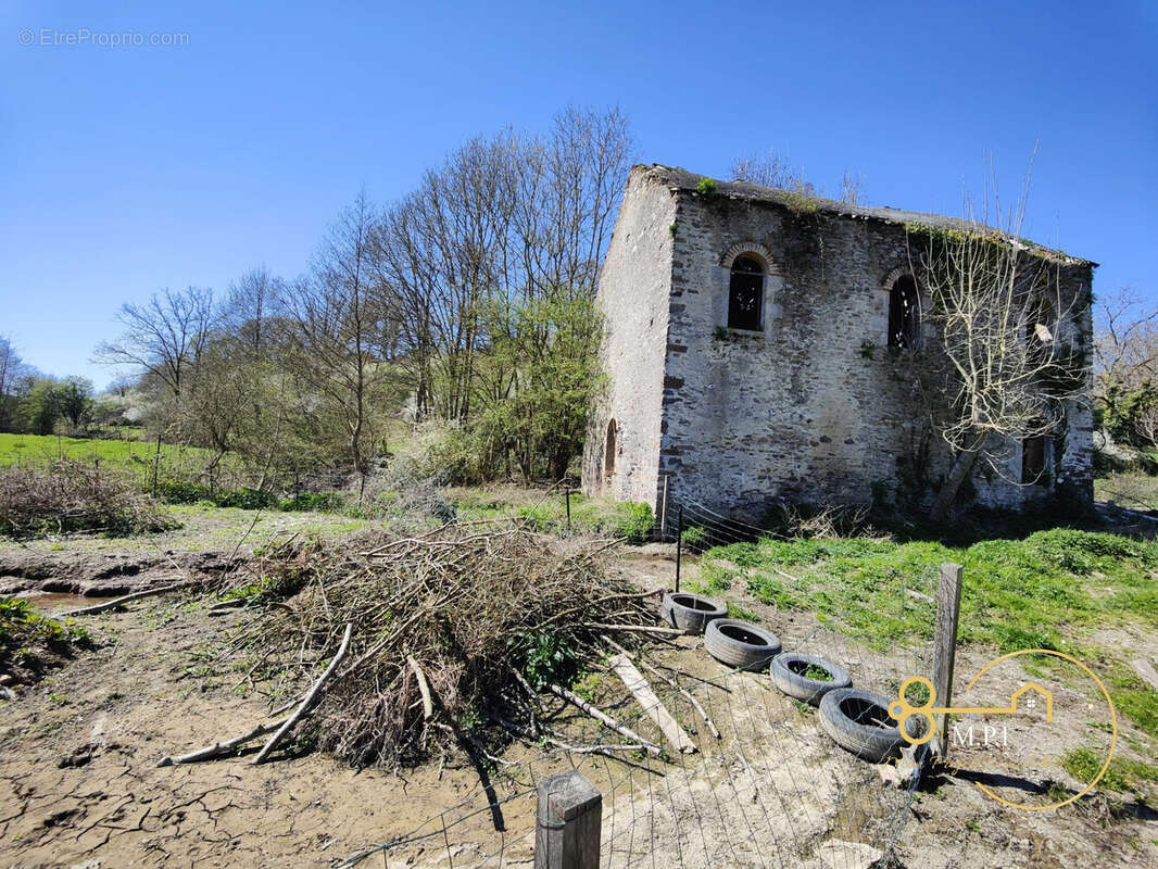 Maison à SAINT-GEORGES-LE-GAULTIER