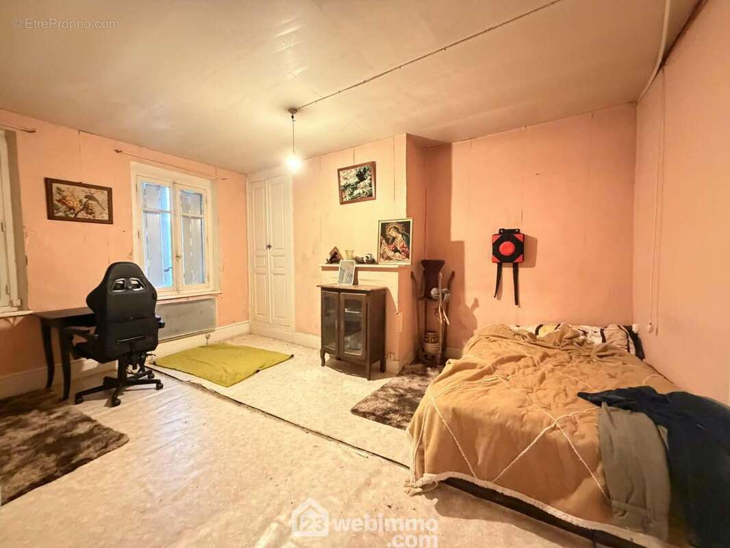 A l'étage, voici la première chambre de 19 m² - Maison à TAVAUX-ET-PONTSERICOURT