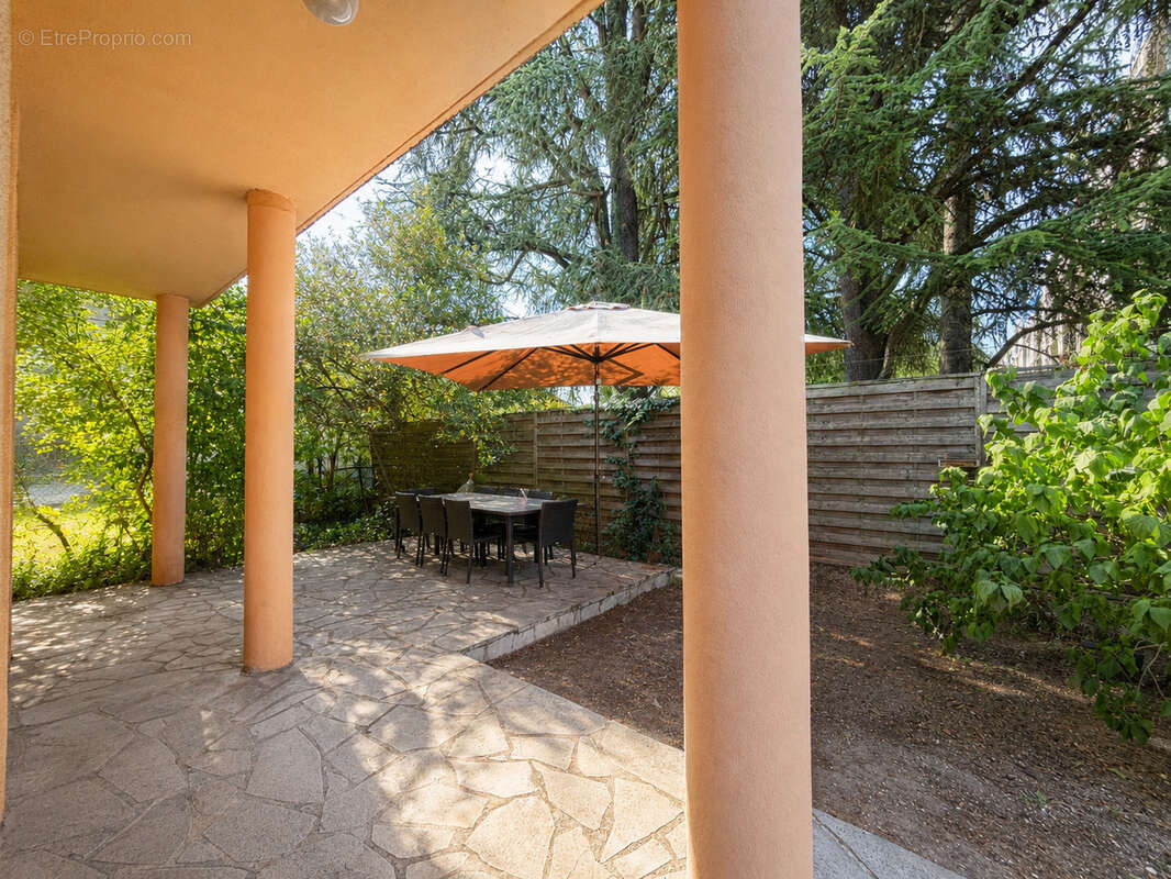 Maison à PIERRE-BENITE