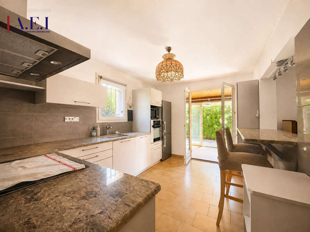 Six-Fours-Les-Plages - Villa individuelle avec jardin & garage - photo 13