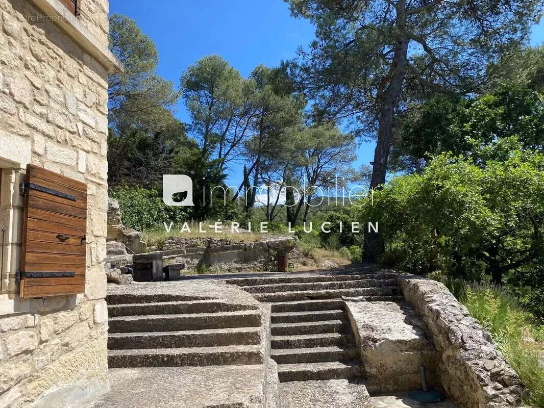 EXCLUSIVITÉ – Propriété à vendre à Saint-Rémy-de-Provence  Ancienne carrière au pied des Alpilles - photo 5