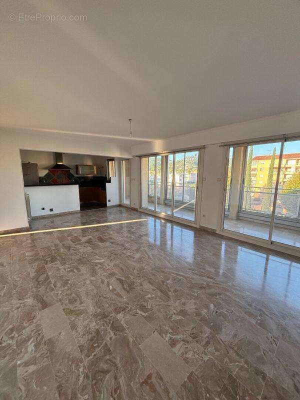 Appartement à HYERES