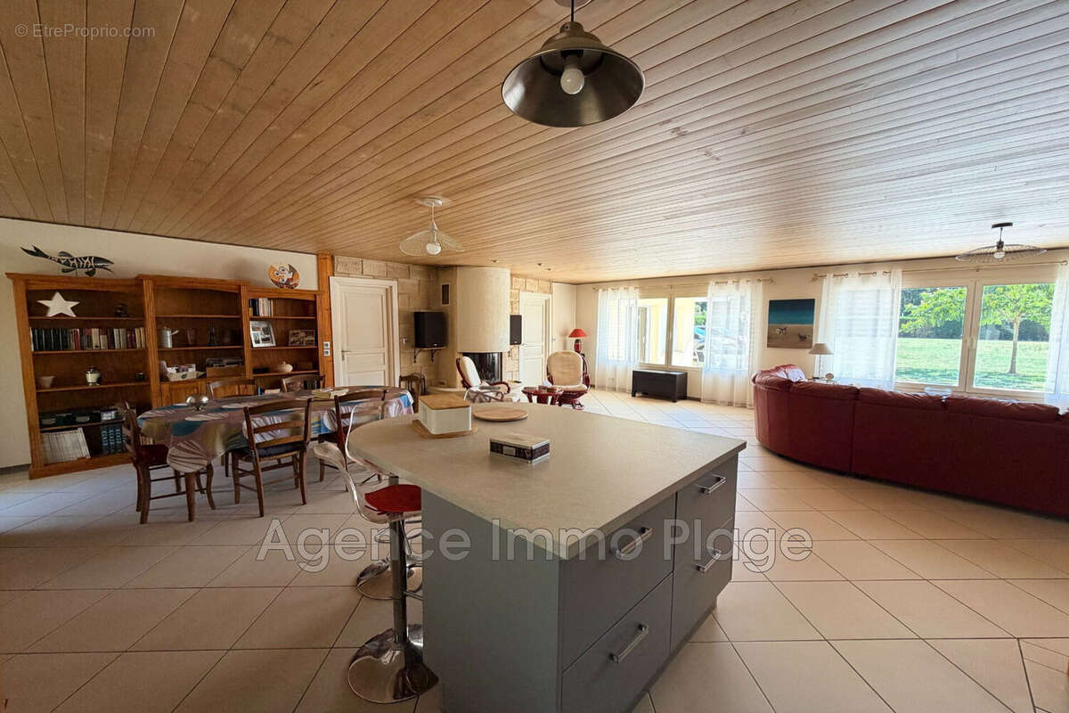 Maison 220 m² à Saint-Vivien-De-Medoc  - photo 9