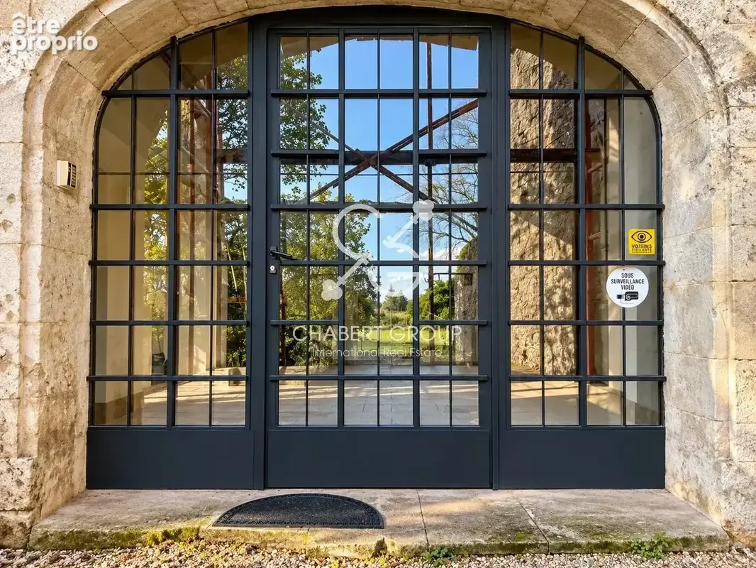 Sénas – mas provençal – 6 pièces – 164 m² habitables – terrain 2,3 ha – 218 m² avec annexes - photo 4